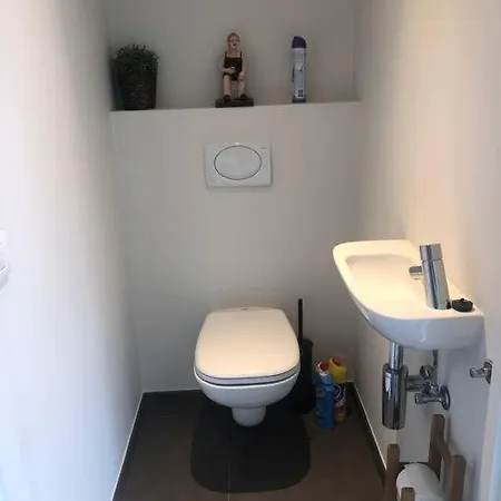 Hedendaags, Verzorgd Op Unieke Locatie Lejlighed *